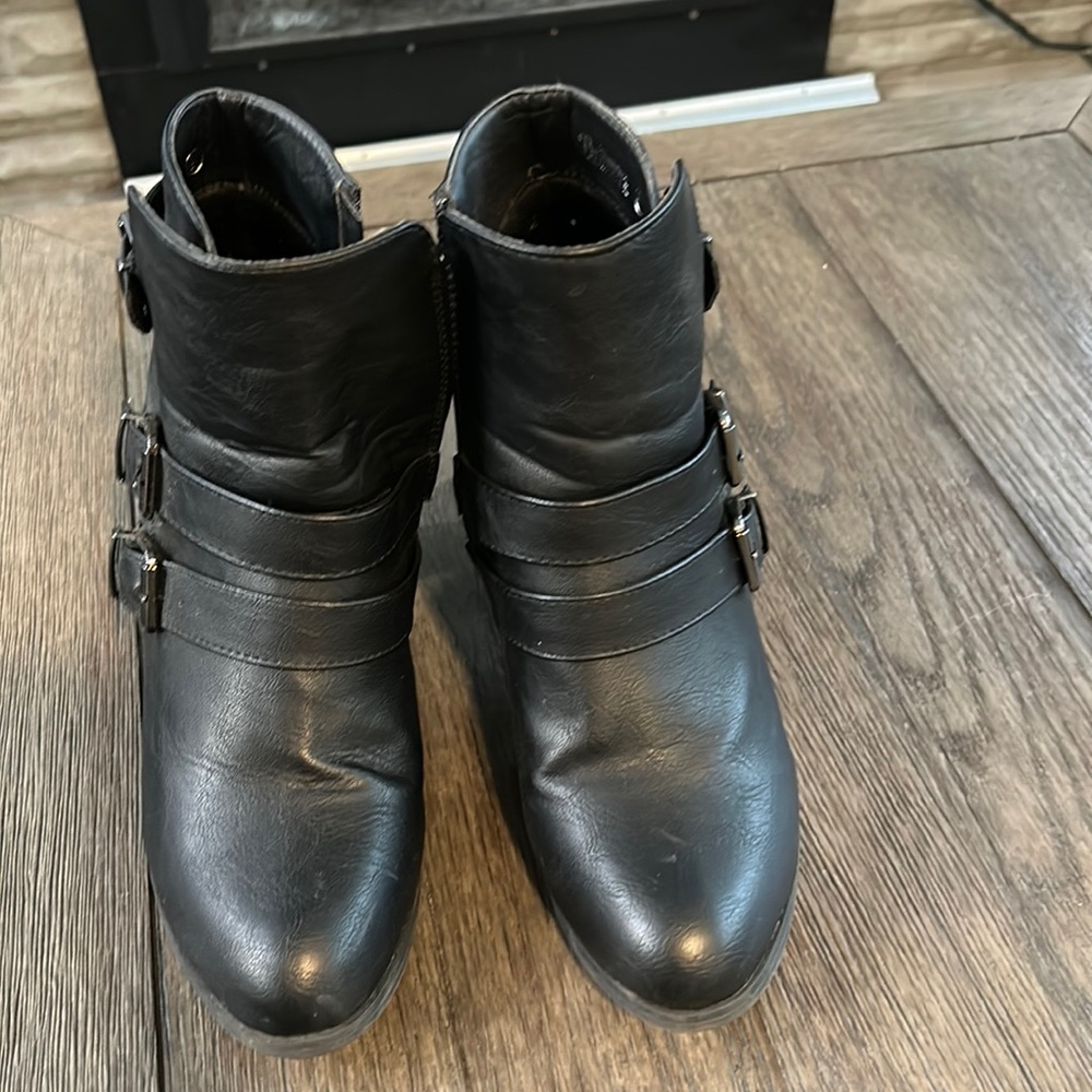 Ankle boots with 3” heel. Side Zipper.
